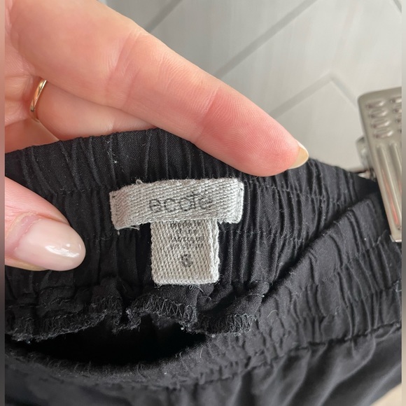 Black angled skirt - Picture 2 of 2